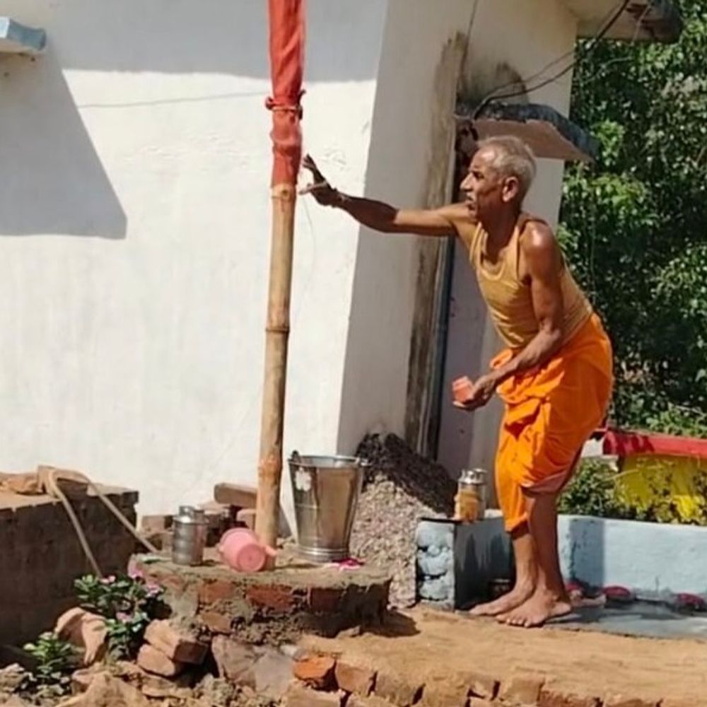 शेखपुरा में बाबा धर्मदास मंदिर निर्माण कार्य शुरू:नाई, ठाकुर समाज के लोगों ने पूजा-अर्चना में भाग लिया