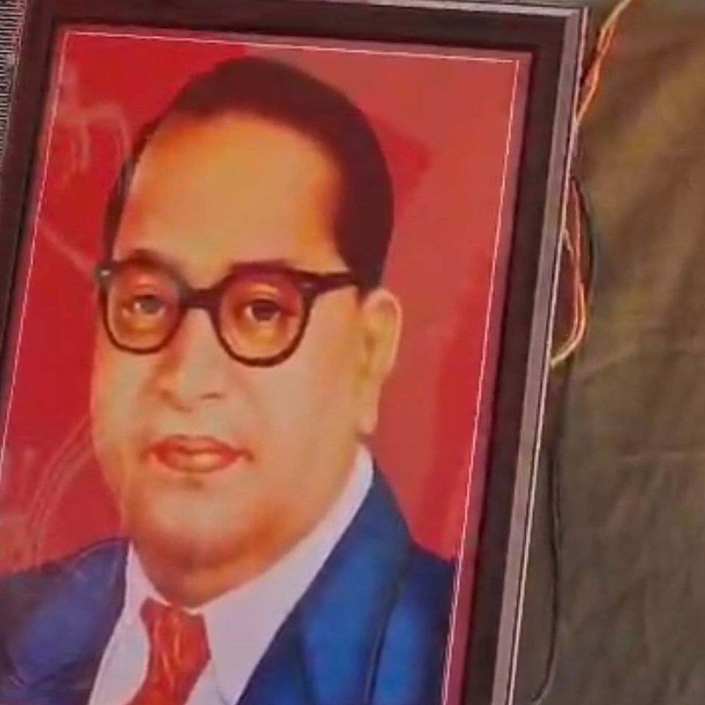 बलिया में बाबा साहब आंबेडकर की जयंती मनाई गई:कई दलों और संस्थानों ने श्रद्धा सुमन अर्पित किए