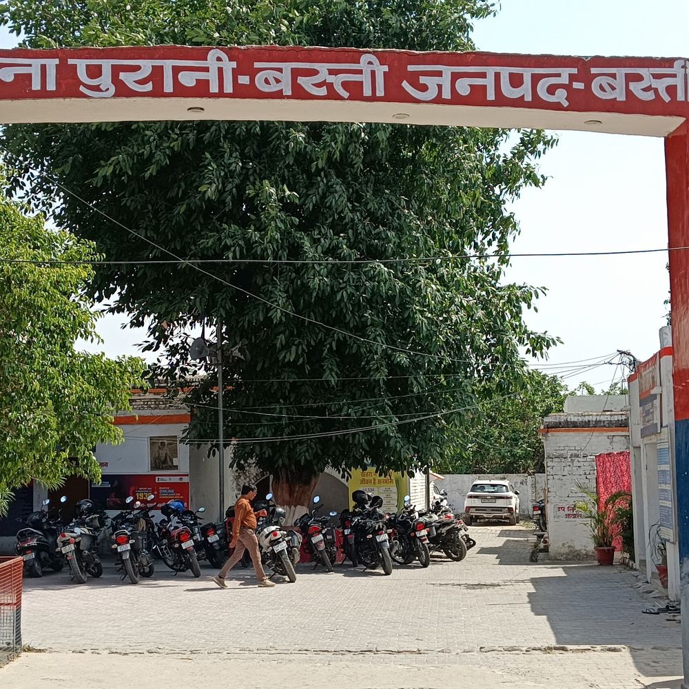 बस्ती में राशन घोटाले का भंडाफोड़:44 कुंटल गेहूं, 68 कुंटल चावल की कालाबाजारी; विक्रेता पर केस