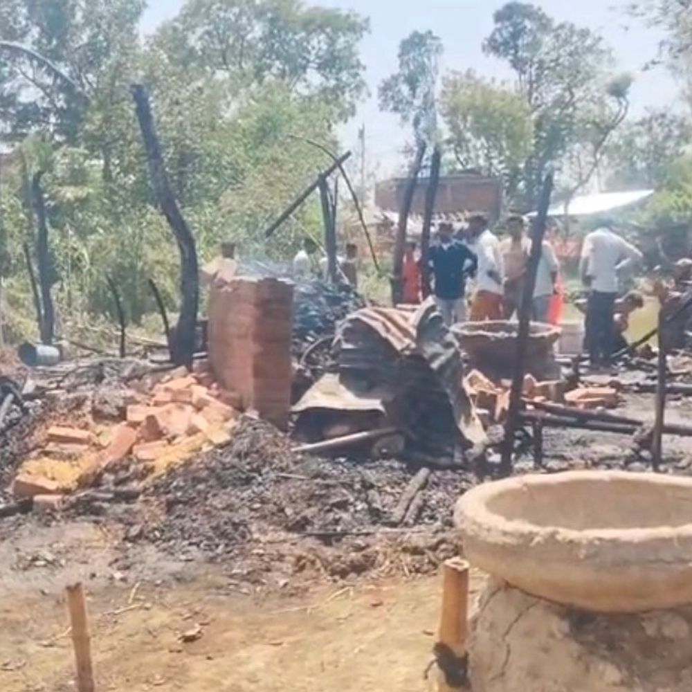 रायबरेली में संदिग्ध आग में 9 मवेशी जिंदा जले:घर का सामान जलकर राख, आग बुझाने में घर का मालिक झुलसा