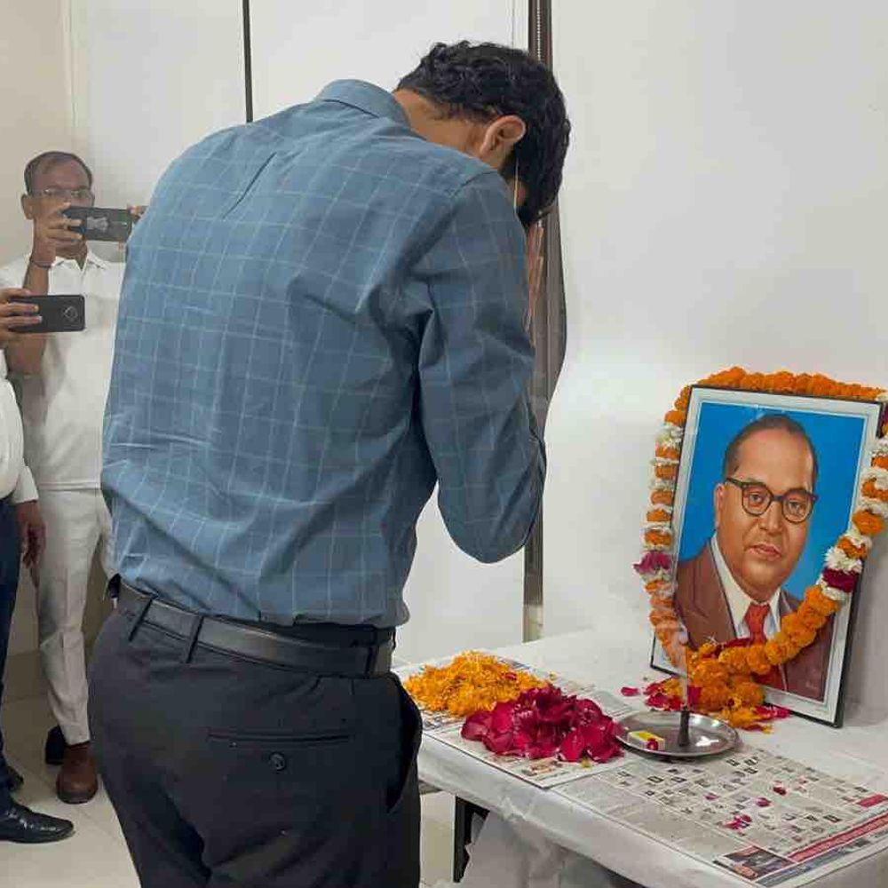 गाजियाबाद के विकास भवन में मनाई अंबेडकर जयंती:अधिकारियों ने बाबा साहेब के विचारों पर चलने का संकल्प लिया