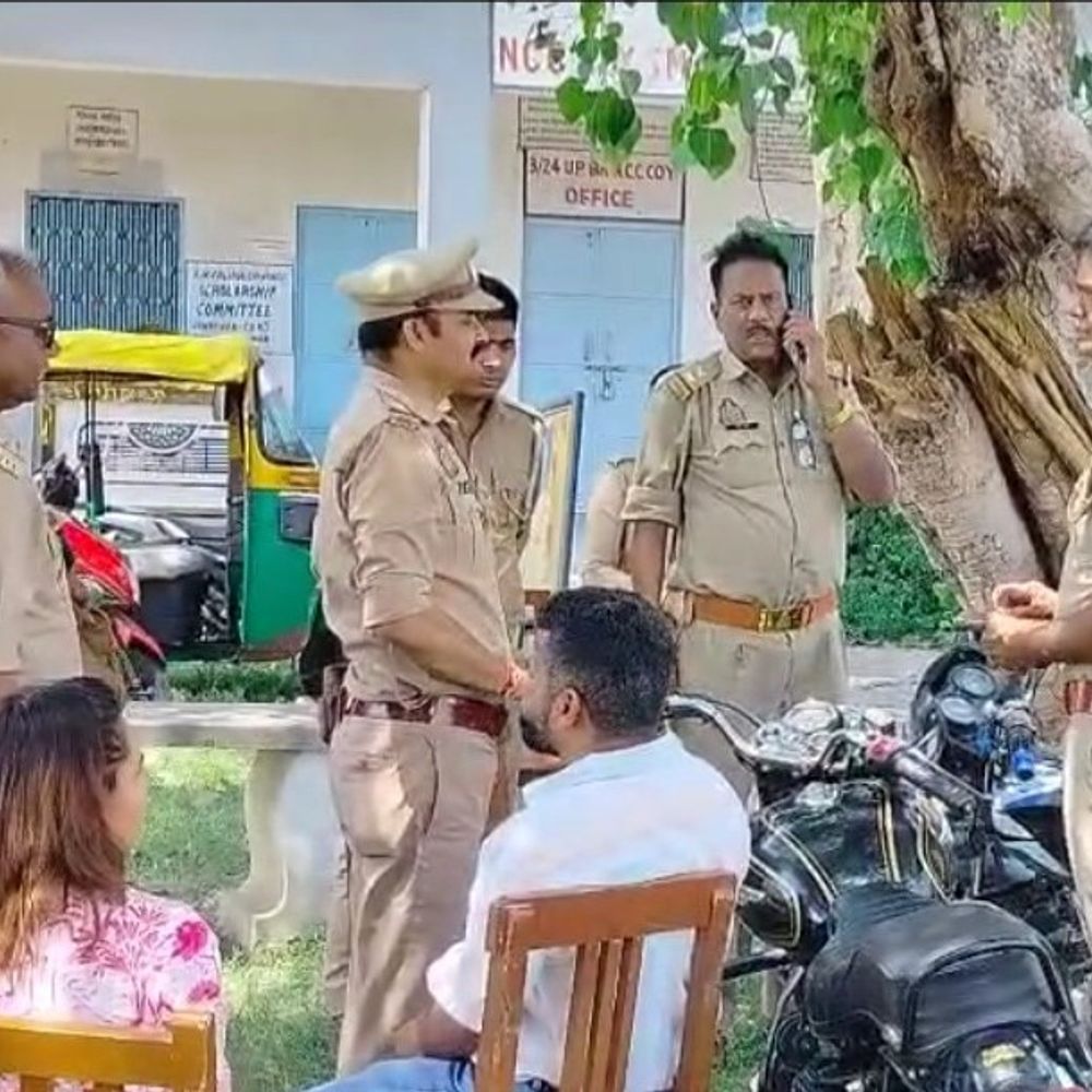 संभल में कल्कि संभल फिल्म की शूटिंग शुरू:एसएम कॉलेज में अदालत का सेट, पहले दिन वकीलों की बहस शूट