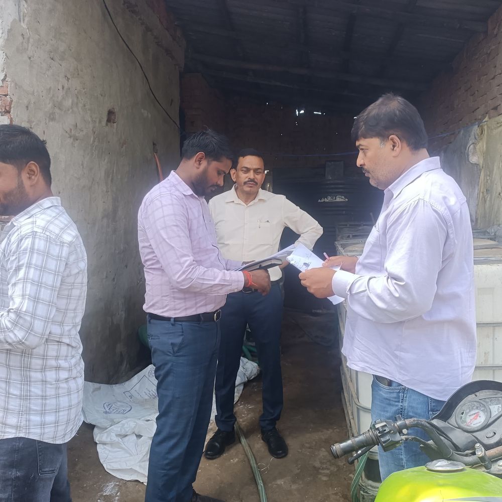 अवैध डीईएफ यूरिया बनाने वाले पर मुकदमा दर्ज:6 दिन से मुख्य आरोपी की पुलिस कर रही तलाश, जिला कृषि अधिकारी ने छापेमारी कर पकड़ा था