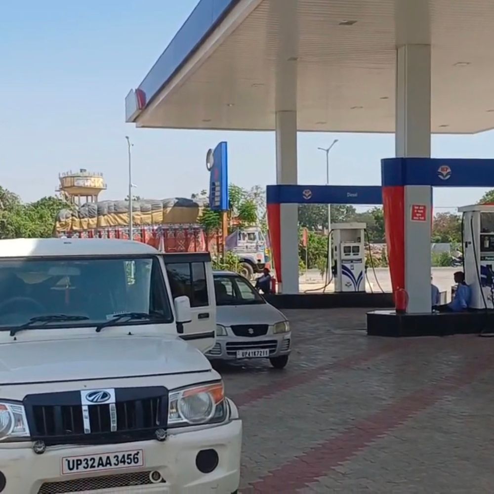 पेट्रोल पंप से 10 लाख की तिजोरी चोरी:बाराबंकी में वारदात, CCTV फुटेज से पहचान में जुटी पुलिस