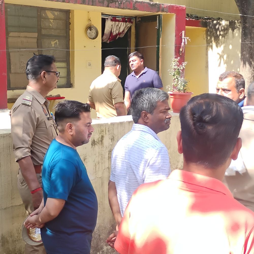 घर में पंखे से लटका मिला CISF जवान का शव:बीजपुर सीआईएसएफ कॉलोनी में लगाई फांसी, पड़ोसियों ने पुलिस बुलाई