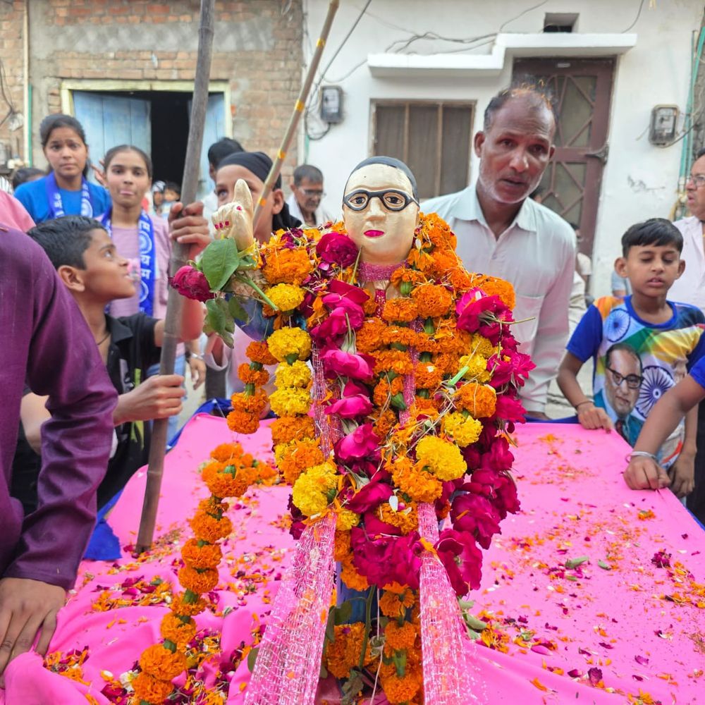 संभल में अंबेडकर जयंती पर हिंदू-मुस्लिम एकता की मिसाल:लोगों ने बाबा साहब की निकाली शोभायात्रा, जय भीम का नारा गूंजा