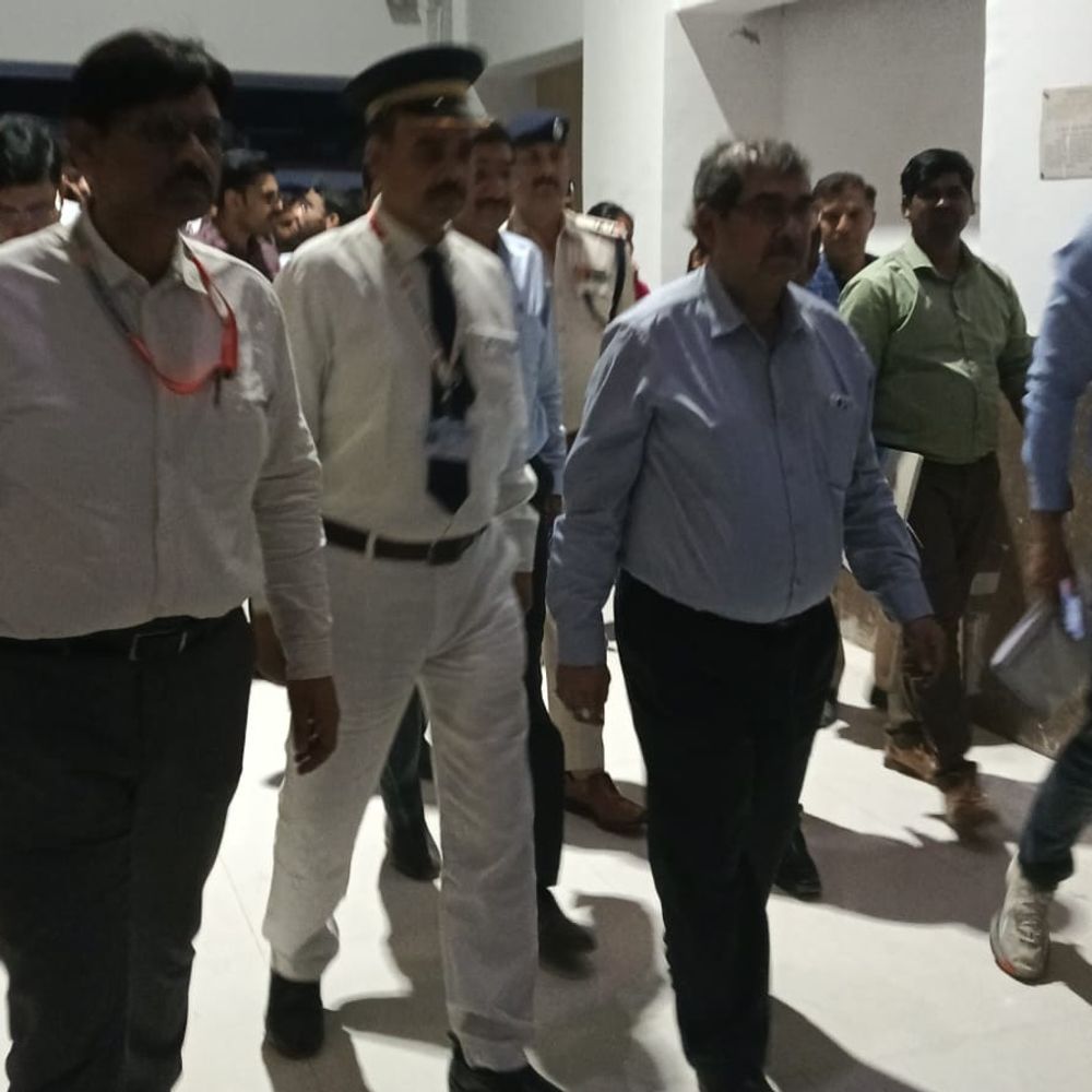 गौरीगंज रेलवे स्टेशन का अधिकारियों ने किया निरीक्षण:कांग्रेस शिक्षक संघ ने DRM को सौंपा ज्ञापन, ट्रेनों के ठहराव की मांग