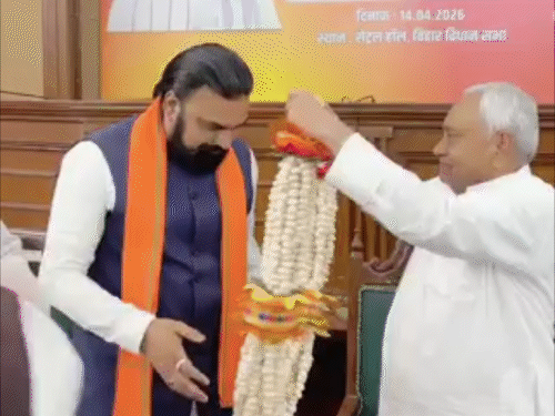 सम्राट बिहार को विकास की नई बुलदियों पर ले जाएंगे:सूर्य-शुक्र के होरा में नए मुख्यमंत्री के नाम की घोषणा, सूर्य ग्रह में बिहार की राजनीति में बदलाव