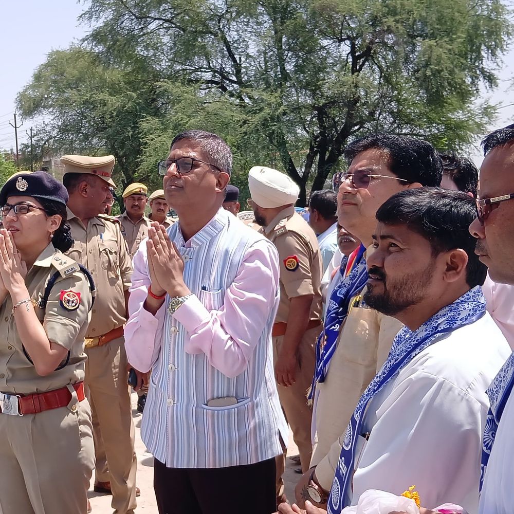 अंबेडकर जयंती पर डीएम-एसपी ने किया निरीक्षण:डॉ. अंबेडकर और महात्मा बुद्ध को श्रद्धांजलि दी, वृक्षारोपण कर पर्यावरण संरक्षण का दिया संदेश