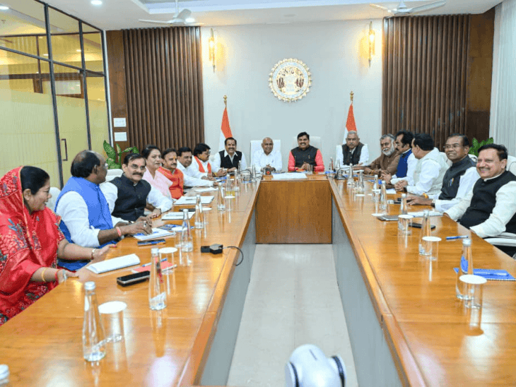 सीएम हाउस में हुई बीजेपी कोर ग्रुप की पहली बैठक:  देर से पहुंचे विजयवर्गीय, शिवराज को छोड़कर डेढ़ दर्जन दिग्गज रहे मौजूद – Bhopal News