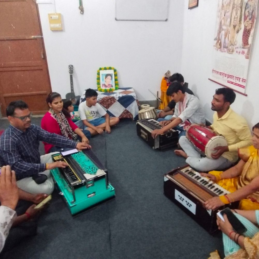 आशा भोसले को भारत रत्न देने की मांग:बलिया में डॉ. अरविंद उपाध्याय ने की संगीतमय श्रद्धांजलि के साथ अपील