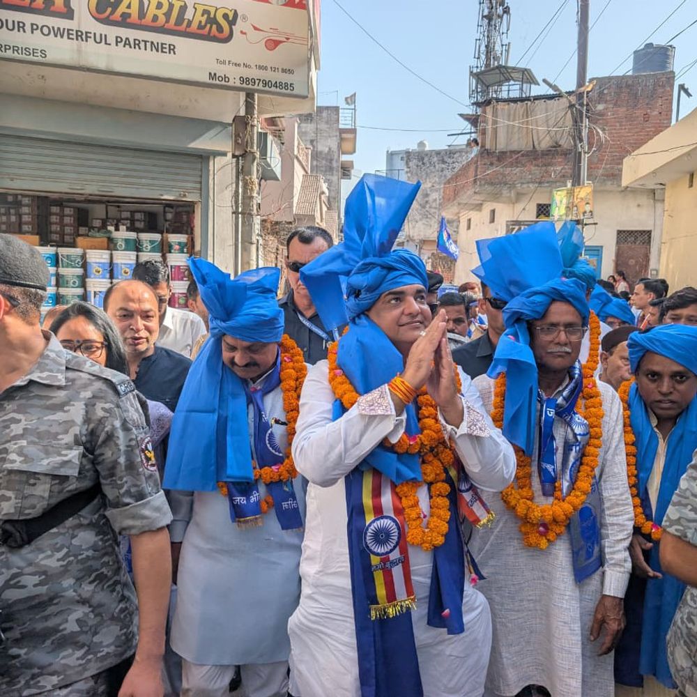 रामपुर में बाबा साहब जयंती पर निकली शोभायात्रा:डॉ. आंबेडकर और महर्षि वाल्मीकि की झांकियां आकर्षण का केंद्र रहीं