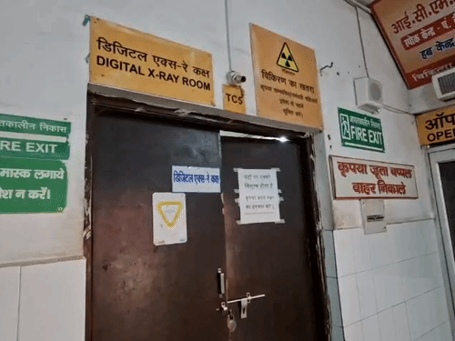 
                 एक्स-रे फिल्म के लिए 100 रुपए देना होगा:वाराणसी के दीनदयाल अस्पताल में मरीजों से वसूली का आरोप, अधीक्षक बोले- कार्रवाई करेंगे 
            