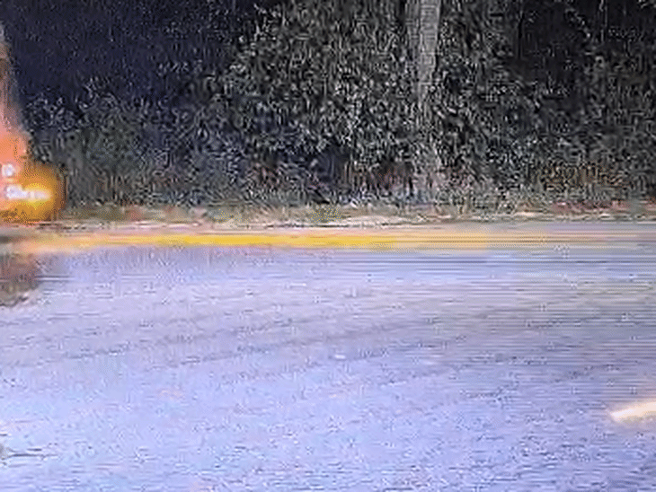 महराजगंज में 2 सेकंड में 3 दोस्तों की मौत,VIDEO:तेज रफ्तार बाइक रोडवेज बस से जा टकराई, बारात में शामिल होने जा रहे थे तीनों