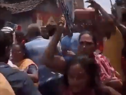 कोलकाता में बीजेपी और TMC कार्यकर्ताओं में मारपीट:शाह ने हुमायुं कबीर को बताया ममता का एजेंट, राहुल ने किए पांच वादे