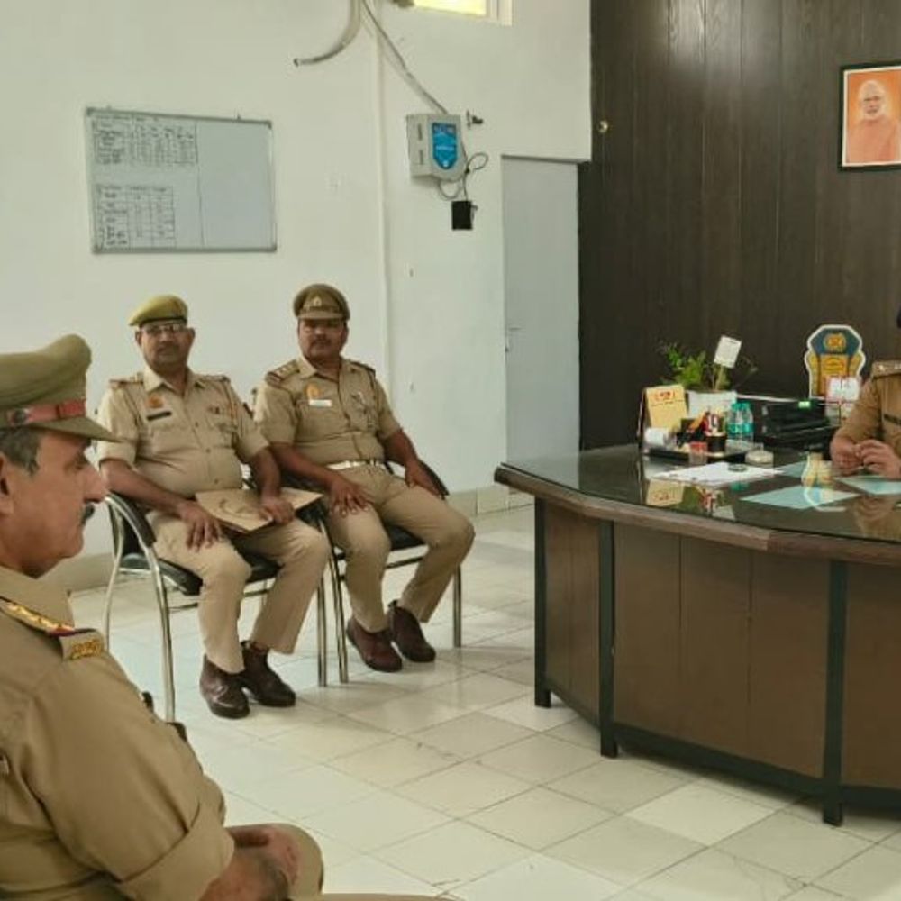 नए एसपी ट्रैफिक बोले- बेहतर ट्रैफिक प्रबंधन पहली प्राथमिकता:राजेश कुमार श्रीवास्तव ने चार्ज संभाला, स्टाफ से मिले, राघवेंद्र कुमार मिश्रा गोरखपुर रवाना