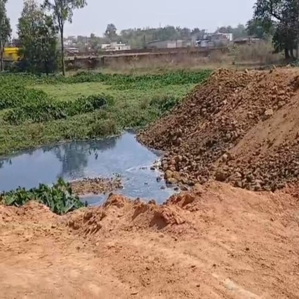 तालाब भरने को लेकर भड़के भाजपा-कांग्रेस पार्षद:  तहसीलदार ने लगाया स्टे, निजी स्वामित्व की भूमि पर जलक्षेत्र, दस्तावेजों की होगी जांच – Ambikapur (Surguja) News
