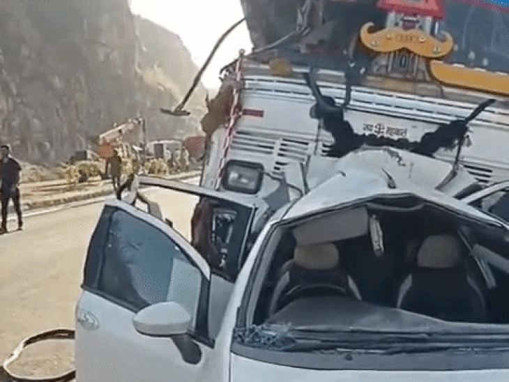 ट्रक ने कार को मारी टक्कर, सास-दामाद की मौत:  10 वर्षीय पोता सहित तीन गंभीर घायल, गोगुंदा-पिंडवाड़ा नेशनल हाईवे पर सुबह हुआ हादसा – Udaipur News
