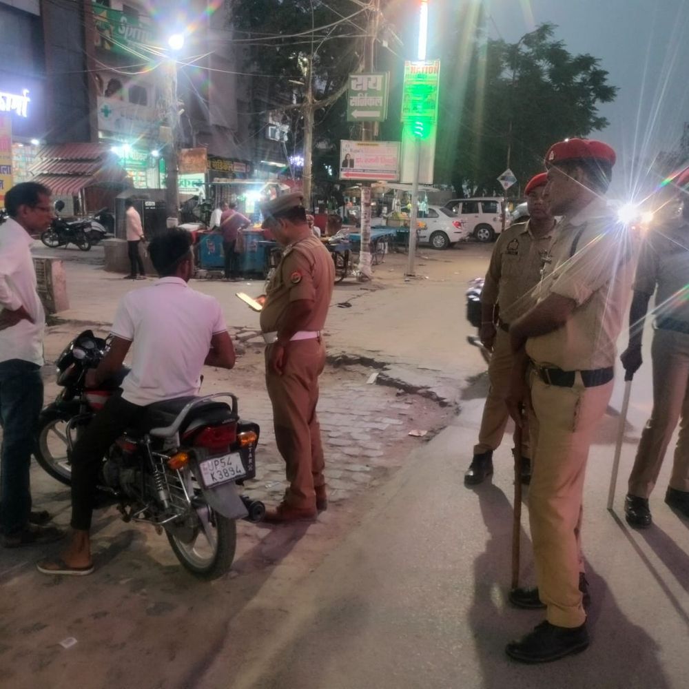 मऊ में 203 वाहनों का किया चालान:यातायात नियम तोड़ने पर पुलिस और ट्रैफिक टीम की कार्रवाई