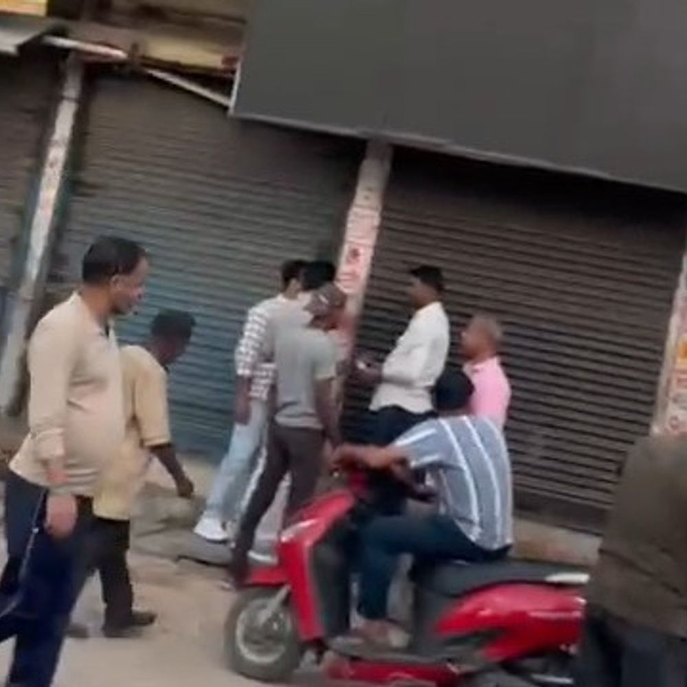 मेरठ में ड्राई डे पर खूब बिकी शराब, VIDEO:14 अप्रैल को सरकारी ठेके से बिक्री, आबकारी अधिकारी बोले- लाइसेंस निरस्त होगा