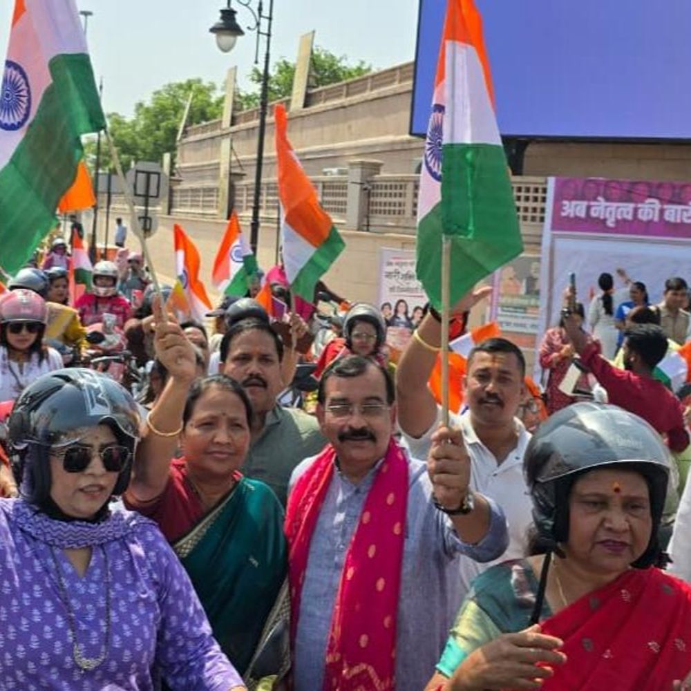 1090 चौराहे से विधानसभा तक महिला सशक्तिकरण रैली:महिलाओं और छात्राओं की बड़ी भागीदारी