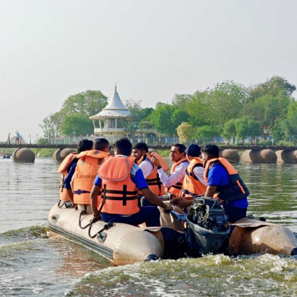 वृंदावन हादसा: गोकुल बैराज तक एक श्रद्धालु की तलाश:यमुना में छठवें दिन भी 150 लोग कर रहे सर्च, 15 लोगों की हुई थी मौत