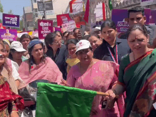 करनाल पहुंची सीएम की पत्नी सुमन सैनी:  नारी शक्ति पदयात्रा से महिलाओं को मिला सशक्तिकरण का संदेश,रघुनाथ मंदिर से शुरू होकर शहर के प्रमुख मार्गों से निकली यात्रा – Karnal News