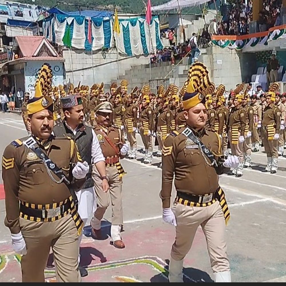 मंडी में हिमाचल दिवस समारोह में सांस्कृतिक कार्यक्रम:  मंत्री विक्रमादित्य सिंह ने ली परेड की सलामी, वीर शहीदों को किया नमन – Mandi (Himachal Pradesh) News