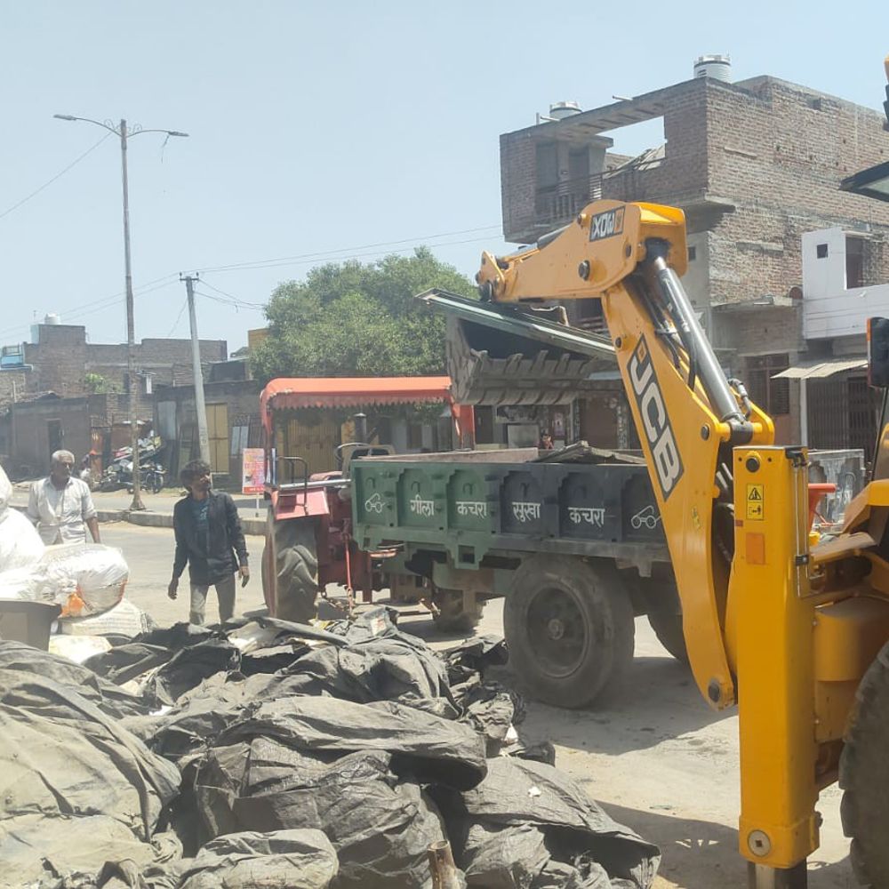 पिण्डवाड़ा में नगर पालिका भूमि से हटाए अतिक्रमण:  टीम ने बाहर रखा सामान किया जब्त, लोगों से अतिक्रमण नहीं करने की अपील – Sirohi News