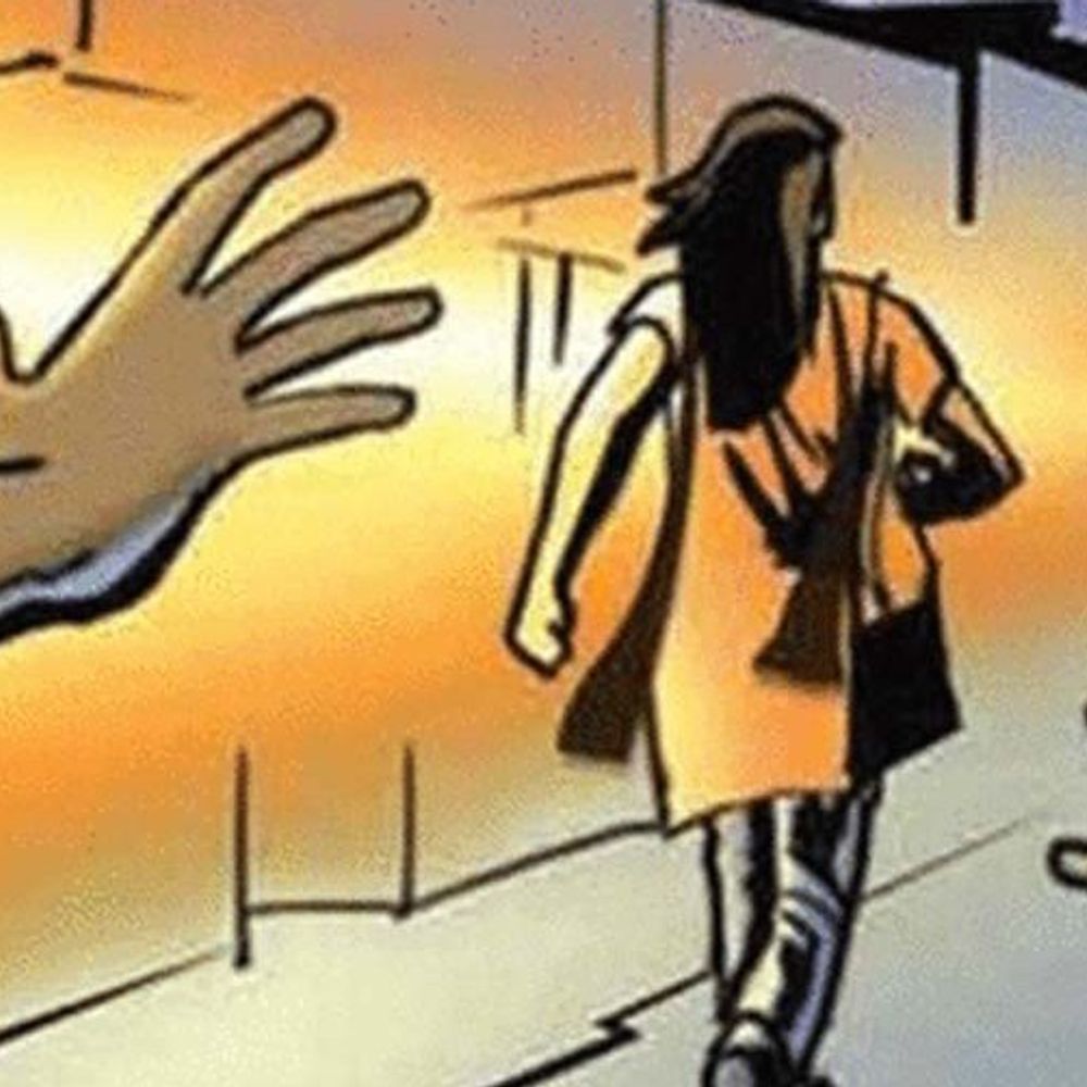 बरेली में मोबाइल शोरूम कर्मचारी ने युवती से छेड़छाड़ की:बोला- मिलने आओ, वरना जिदंगी बर्बाद कर दूंगा, लड़की के भाई ने पीटा