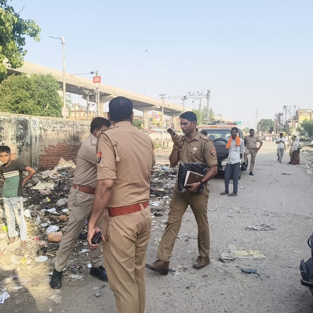 कानपुर में युवक का शव कूड़े के ढेर पर मिला:दवा लेने निकला था, अस्पताल में डॉक्टरों ने मृत घोषित किया