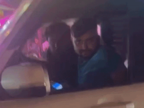 BHU-कैंपस से सटे हैदराबाद गेट पर लड़की से हुई बतजमीजी:स्कॉर्पियो सवार युवकों का वीडियो बनाकर वायरल किया, पुलिस ने 1 को किया गिरफ्तार