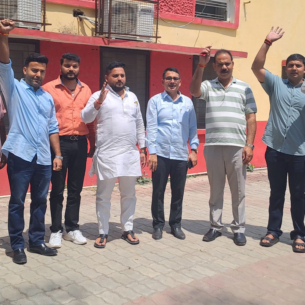 बिटुमिन हुआ 60% महंगा, सड़क निर्माण कार्य प्रभावित:अमेरिका-ईरान युद्ध के कारण बढ़ीं ठेकेदारों कि दिक्कतें, विभाग को लिखा ज्ञापन