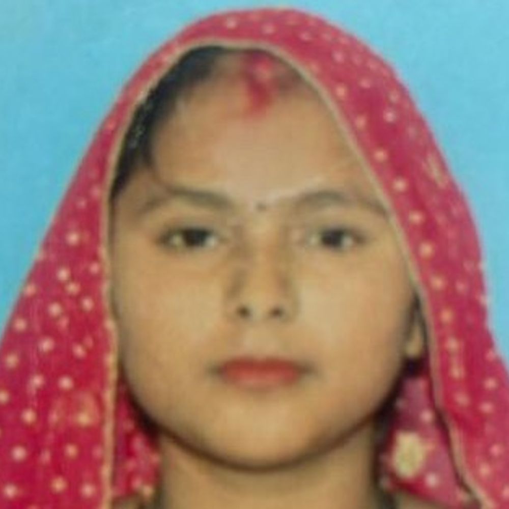 निगोहां में महिला ने फांसी लगाकर की आत्महत्या:पति के लौटने पर बरामदे में पंखे से लटका मिला शव