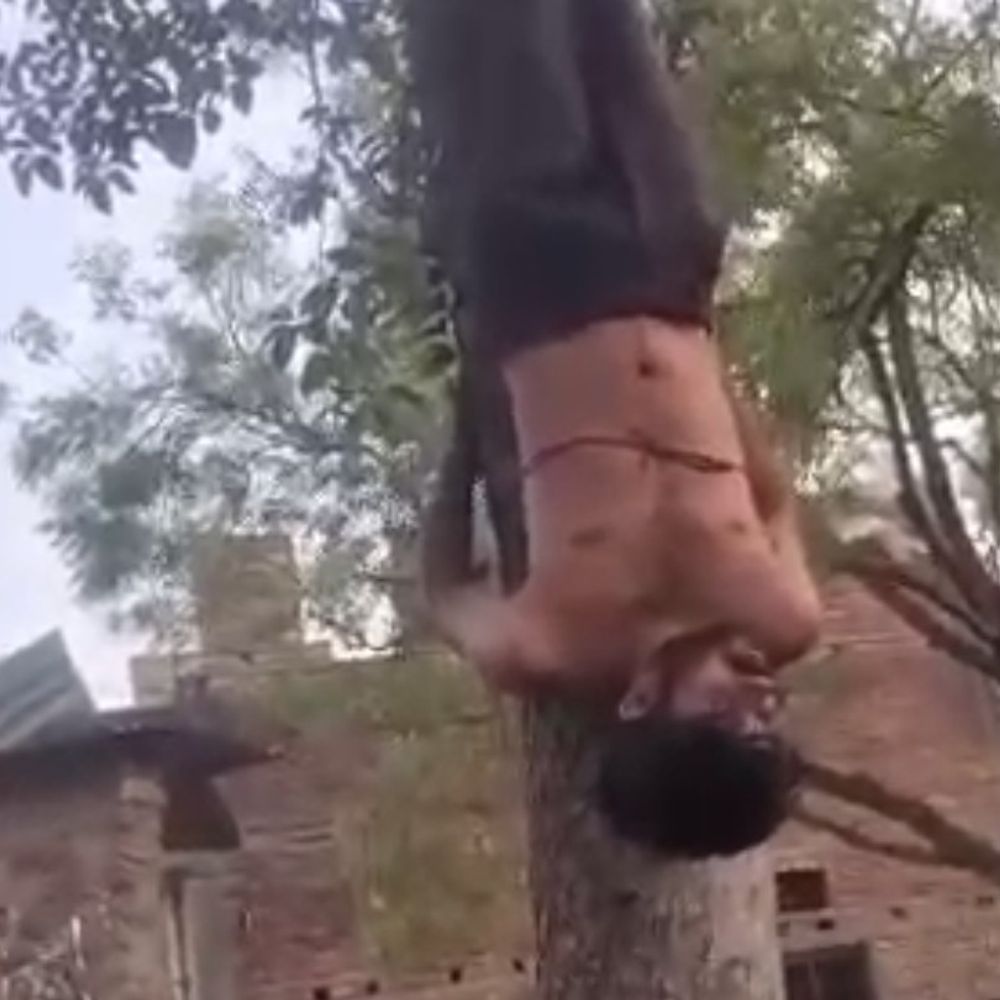 चोरी के शक में युवक को पेड़ से उल्टा लटकाया:  परिजन बोले-झूठे आरोप में फंसाकर पीटा, पीड़ित ने शिकायत दर्ज करने से किया इनकार – Buxar News
