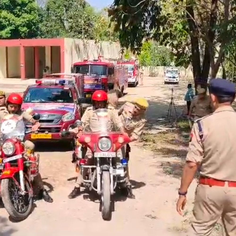 
                 सहारनपुर में अग्निशमन सेवा दिवस पर रैली:1944 मुंबई विस्फोट के शहीदों को श्रद्धांजलि, सप्ताहभर चलेगा अभियान 
            