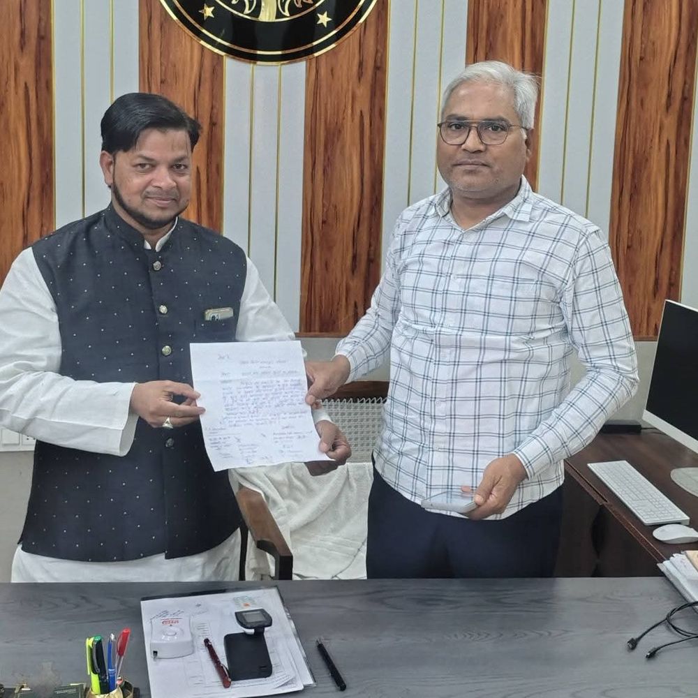 संभल में आवारा कुत्तों का बढ़ता खतरा:स्थानीय लोगों ने सिटी मजिस्ट्रेट को ज्ञापन सौंपा, कार्रवाई की मांग