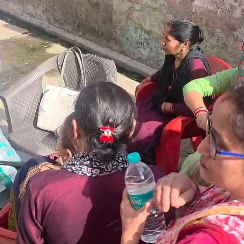 ग्रेटर नोएडा में दबंगों ने स्कूल पर ताला जड़ा:600 बच्चों का भविष्य अधर में, लीज एग्रीमेंट विवाद