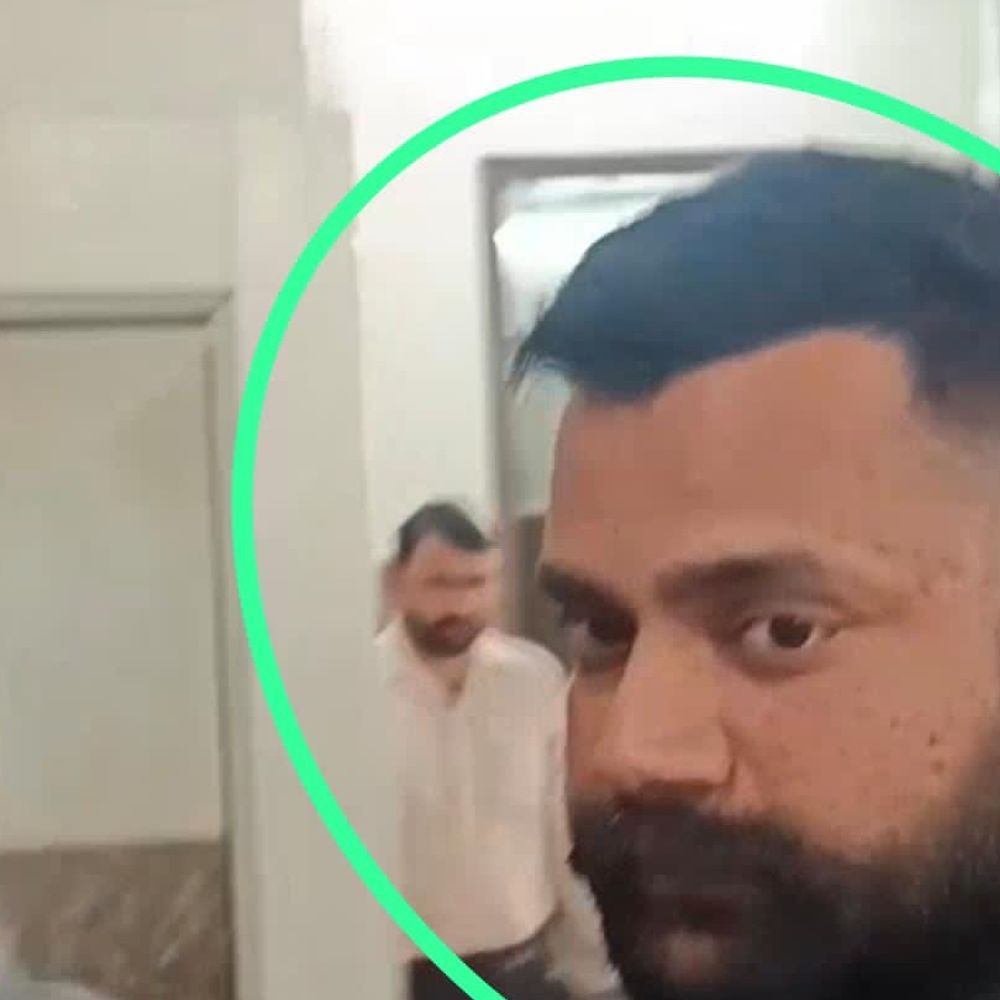 एटा मेडिकल कॉलेज, संविदा डॉक्टर की सेवा समाप्त:मरीज के तीमारदार से मारपीट, अभद्रता मामले में प्रशासन की कार्रवाई