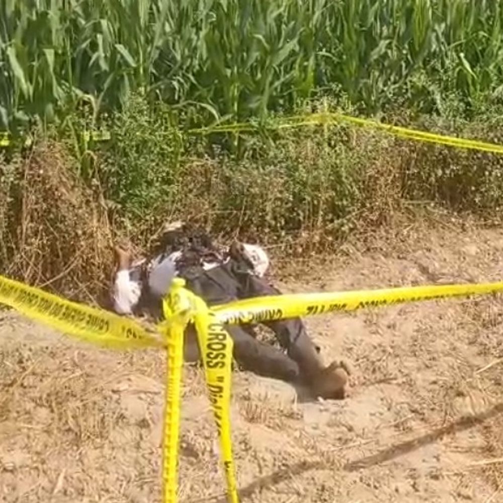 
                 कासगंज में खेत में मिला जला हुआ शव:पुलिस ने शिनाख्त के प्रयास शुरू किए, फॉरेंसिक टीम पहुंची 
            