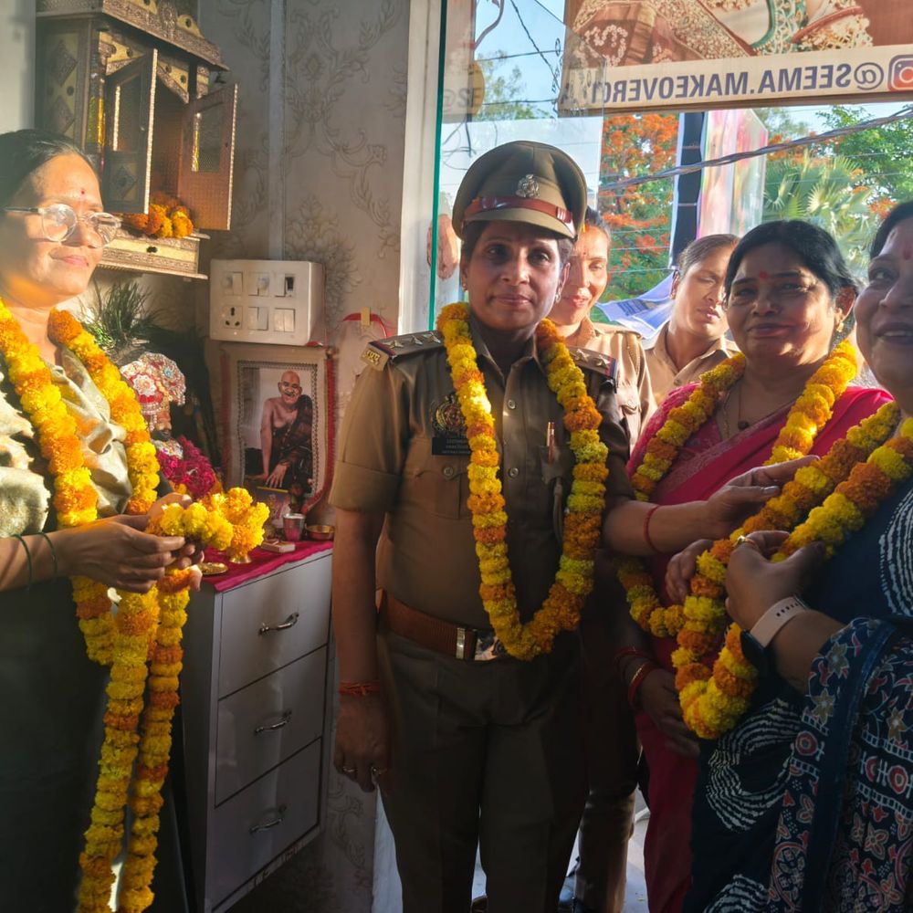 अतुल्य वेलफेयर ट्रस्ट ने निशुल्क सौंदर्य प्रशिक्षण शुरू किया:जौनपुर में महिलाओं और युवतियों को आत्मनिर्भर बनाने की पहल