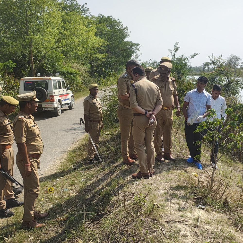 बाराबंकी में नहर किनारे युवती का शव मिला:गला कपड़े से कसा था, चेहरा बिगाड़ने की भी कोशिश
