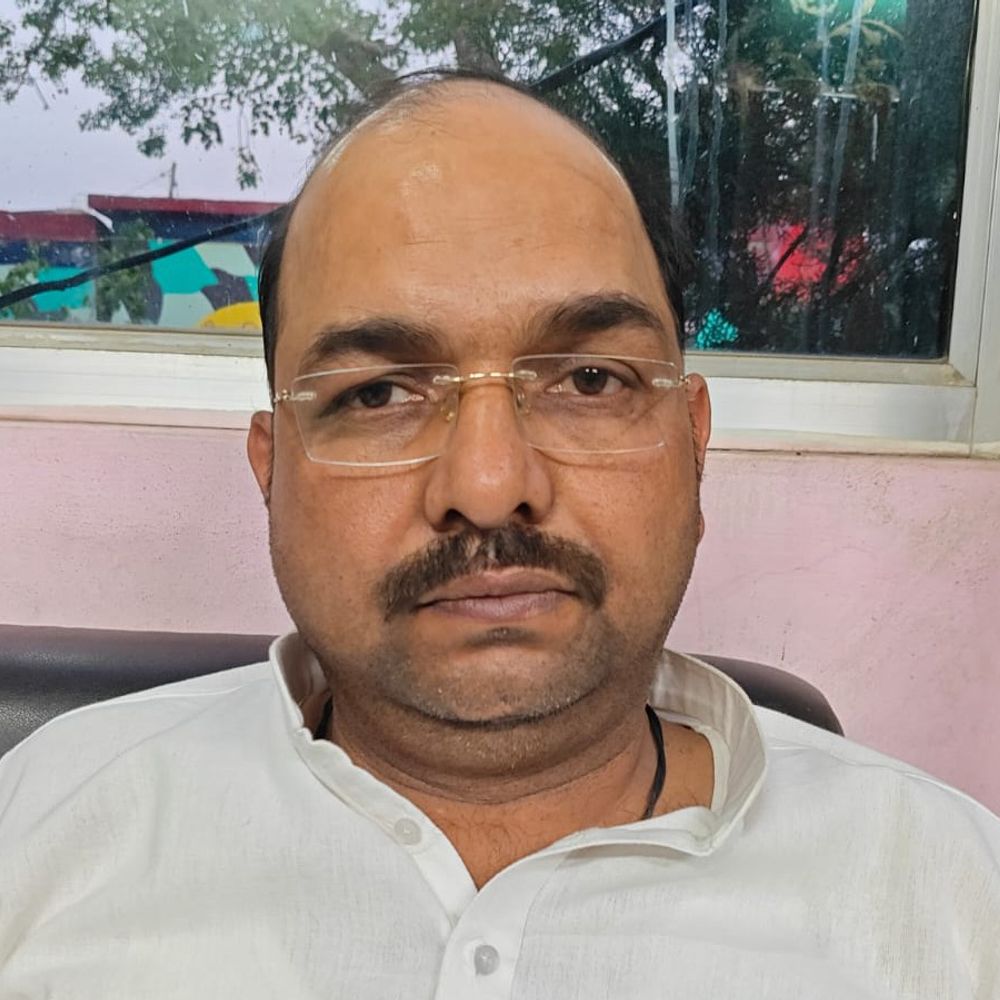 बस्ती में जूनियर असिस्टेंट 50 हजार रिश्वत लेते गिरफ्तार:पेंशन बनवाने के नाम पर कर रहा था वसूली, एंटी करप्शन टीम ने पकड़ा