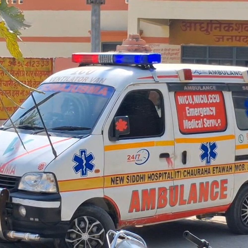 इटावा में छात्रा ने की आत्महत्या:पुलिस ने शव पोस्टमार्टम के लिए भेजा, कमरे में लटका मिला था शव