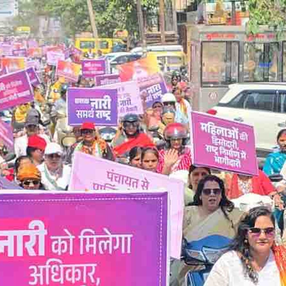 बुलंदशहर में भाजपा महिला मोर्चा की धन्यवाद रैली:महिलाओं ने आरक्षण पर जताया आभार, हजारों ने स्कूटी रैली में भाग लिया