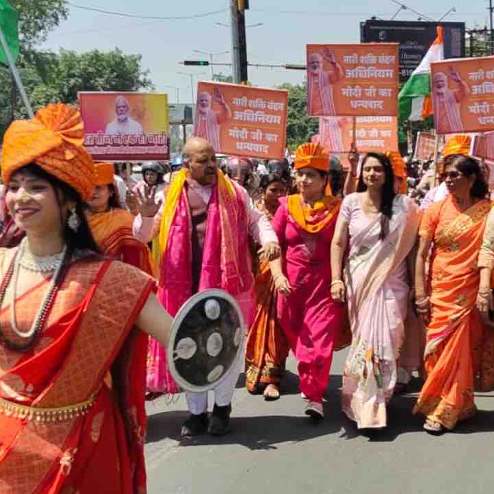 गाजियाबाद में नारी शक्ति वंदन अधिनियम पर स्कूटी रैली:सैकड़ों महिलाओं ने लिया हिस्सा, जागरूकता का संदेश