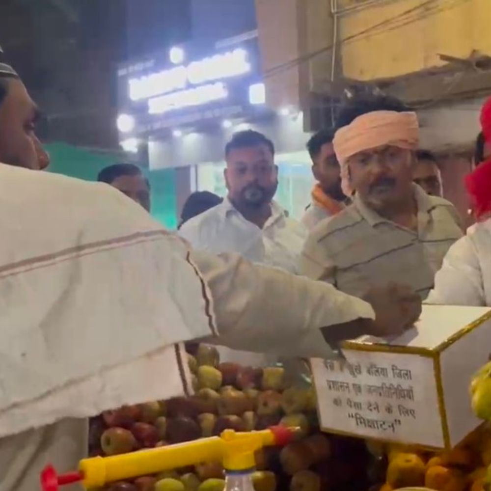 बलिया में अनीषा को न्याय दिलाने छात्रों ने मांगा चंदा:दोषी डॉक्टरों की गिरफ्तारी न होने पर अधिकारियों को देंगे एकत्रित धन