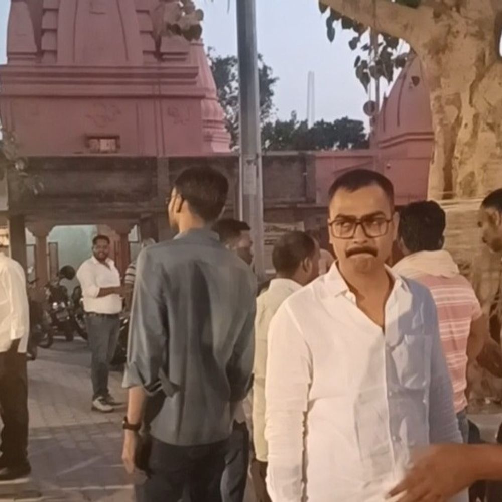 भदोही में नए-पुराने छात्रों का सम्मेलन संपन्न:वरिष्ठ छात्रों को सम्मानित किया, आपसी भाईचारा बढ़ाने का उद्देश्य