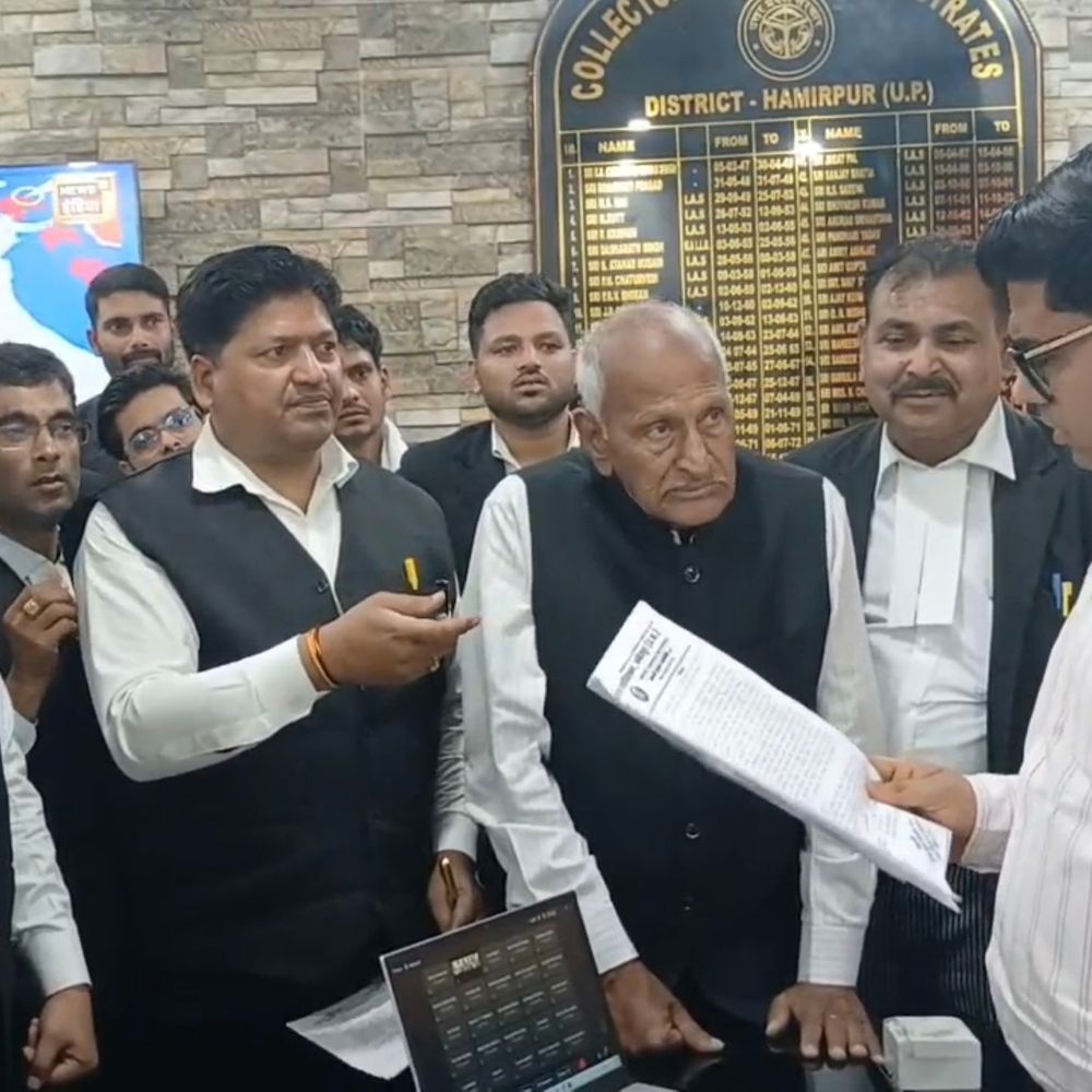 हमीरपुर में अधिवक्ताओं का प्रदर्शन, ज्ञापन सौंपा:मिर्जापुर हत्याकांड के आरोपियों पर NSA, प्रोटेक्शन एक्ट लागू करने की मांग