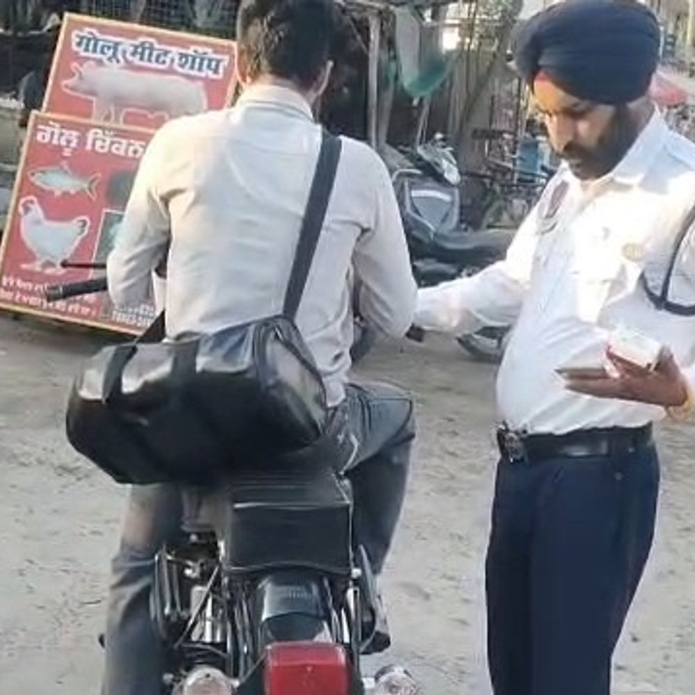 फाजिल्का में 5 बुलेट बाइक के काटे चालान:  मॉडिफाई साइलेंसर पर ट्रैफिक पुलिस का बड़ा एक्शन; हजारों रुपये का जुर्माना वसूला – Fazilka News